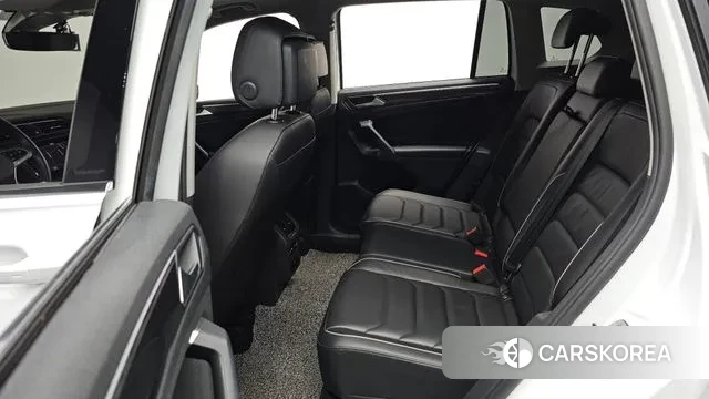 Volkswagen Tiguan second Generation 2023 Белый из Кореи, фото 3