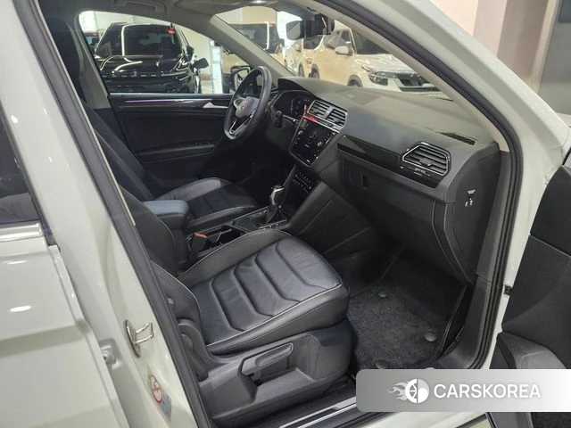 Volkswagen Tiguan second Generation 2023 Белый из Кореи, фото 3