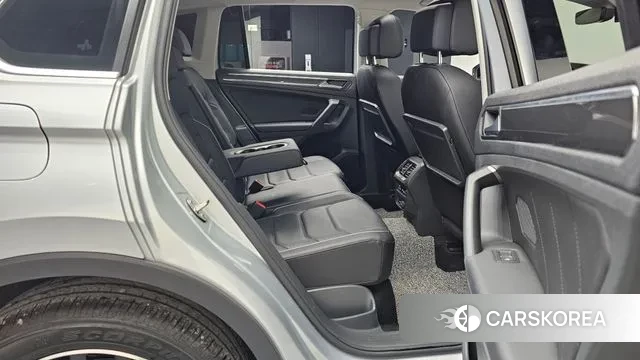 Volkswagen Tiguan second Generation 2020 Серебряный из Кореи, фото 3