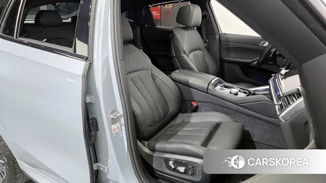 BMW X6 (G06) 2024 Серебристо-серый из Кореи, фото 3