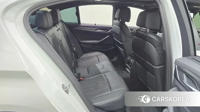 BMW 5 Series (G30) 2023 Белый из Кореи, фото 3