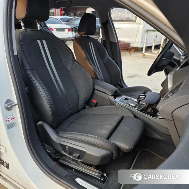 BMW 1 Series (F40) 2023 Белый из Кореи, фото 3