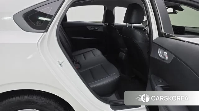 Kia The New K3 2nd generation 2024 Белый из Кореи, фото 3