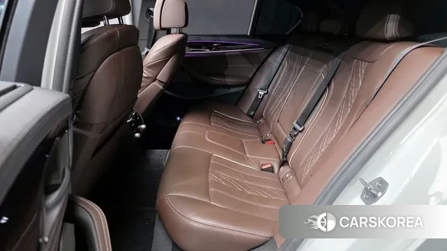 BMW 5 Series (G30) 2022 Белый из Кореи, фото 3