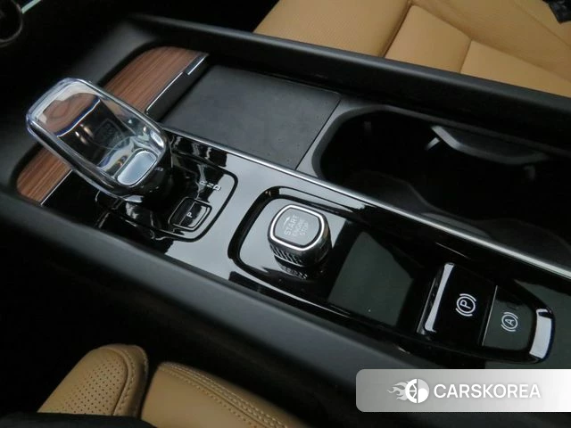 Volvo V60 Cross-Country 2nd Generation 2025 Белый из Кореи, фото 3