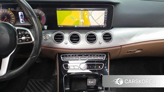 Mercedes-Benz E-Class W213 2018 Белый из Кореи, фото 3