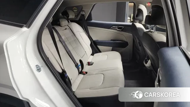 Kia Sportage 5th Generation Hybrid 2023 Белый из Кореи, фото 3