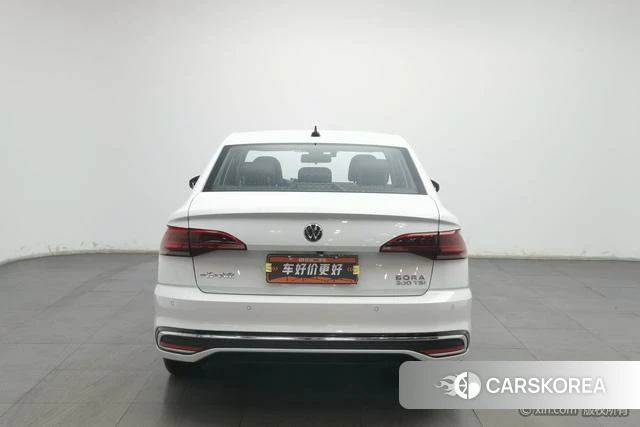 Volkswagen Bora 2024 Белый из Китая, фото 3