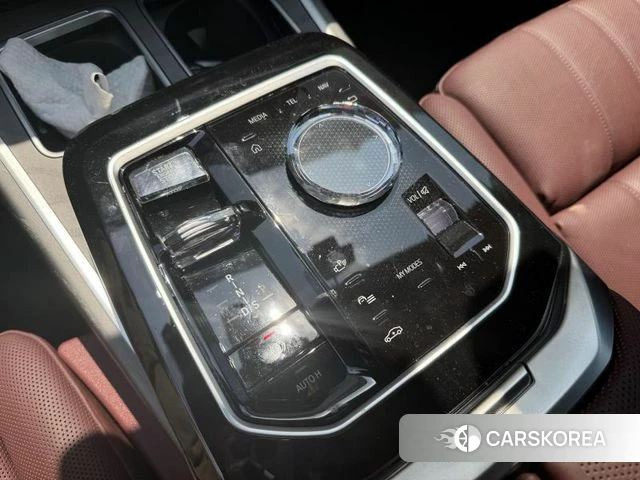 BMW 7 Series (G70) 2023 Белый из Кореи, фото 3