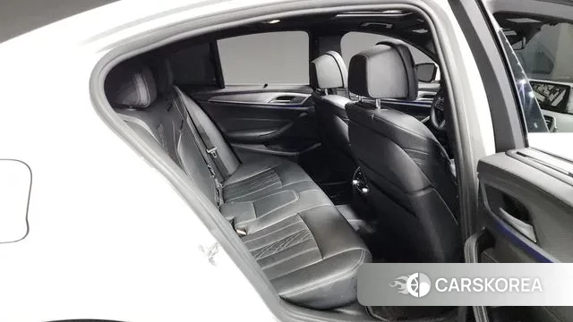 BMW 5 Series (G30) 2019 Белый из Кореи, фото 3