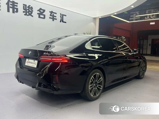 BMW 5 series 2025 Черный из Китая, фото 3