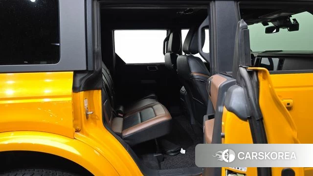 Ford Bronco 6th Generation 2022 Желтый из Кореи, фото 3