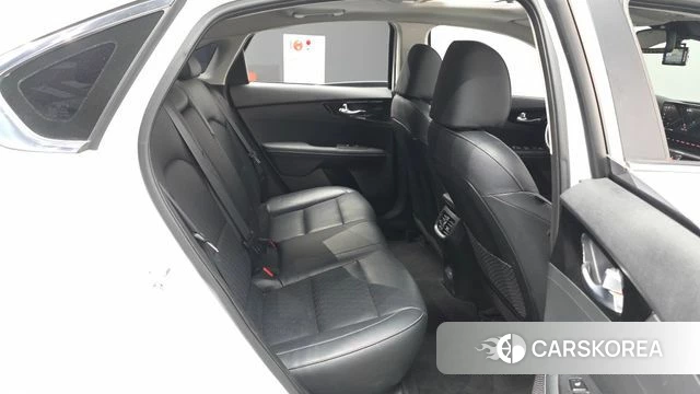 Kia The New K3 2nd generation 2022 Белый из Кореи, фото 3