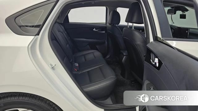 Kia The New K3 2nd generation 2023 Белый из Кореи, фото 3