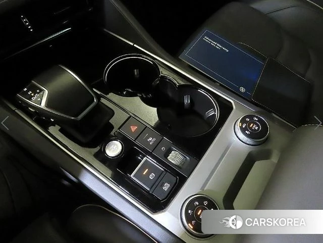 Volkswagen Touareg 3rd generation 2023 Белый из Кореи, фото 3