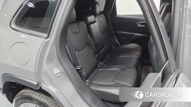 Jeep Cherokee (KL) 2021 Серебристо-серый из Кореи, фото 3