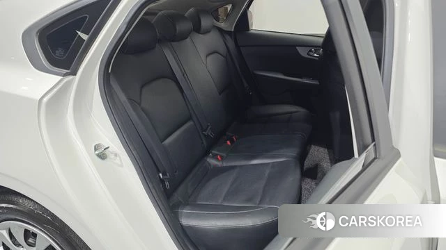 Kia The New K3 2nd generation 2021 Белый из Кореи, фото 3
