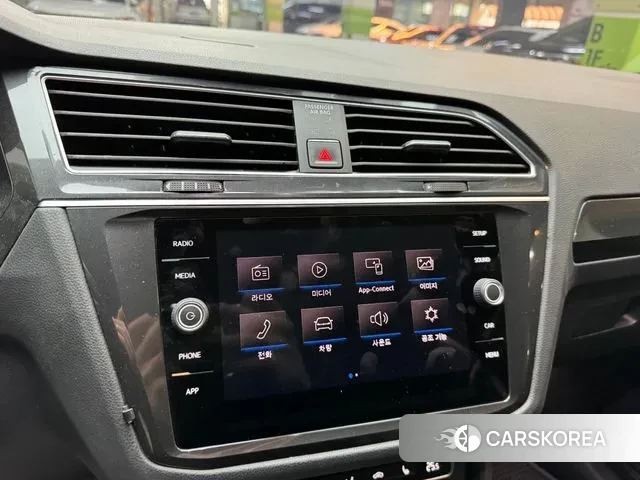 Volkswagen Tiguan second Generation 2018 Белый из Кореи, фото 3