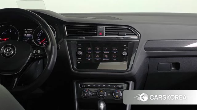 Volkswagen Tiguan second Generation 2020 Белый из Кореи, фото 3