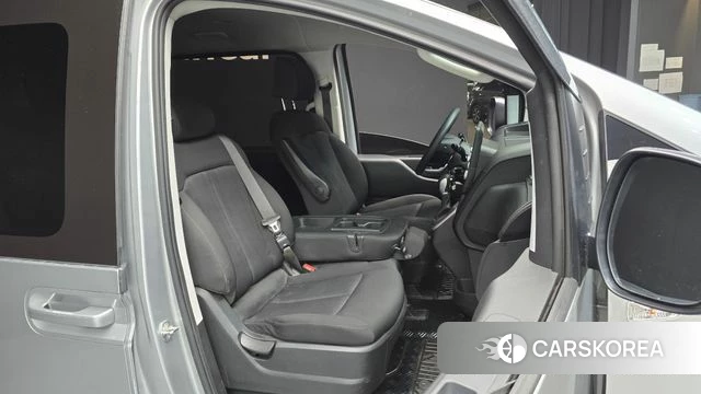 Hyundai Staria 2023 Серебряный из Кореи, фото 3