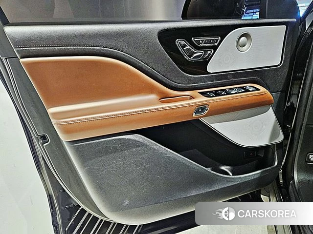 Lincoln Aviator 2nd generation 2023 Черный из Кореи, фото 3