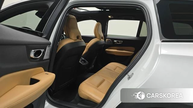 Volvo V60 Cross-Country 2nd Generation 2021 Белый из Кореи, фото 3