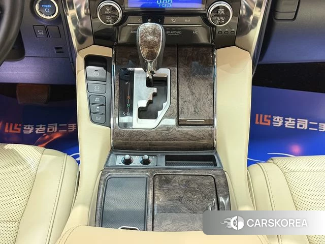 Toyota Elfa 2022 Белый из Китая, фото 3