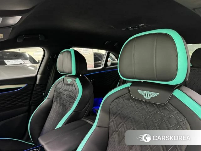 Bentley Flying Spur 3rd Generation 2023 Светло-серебряный цвет из Кореи, фото 3