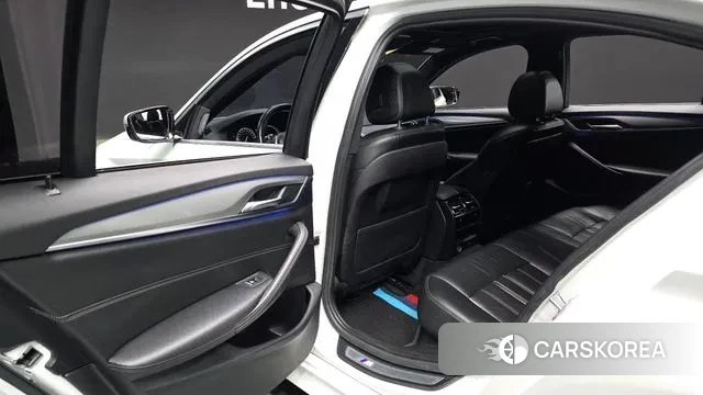 BMW 5 Series (G30) 2018 Белый из Кореи, фото 3