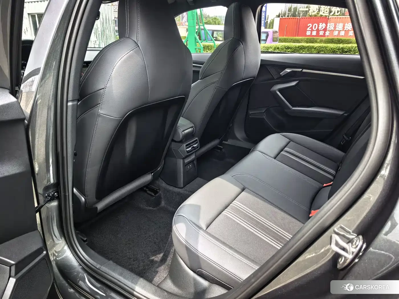 Audi A3 2023 Silver/gray из Китая, фото 3