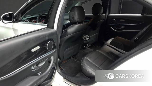 Mercedes-Benz E-Class W213 2020 Белый из Кореи, фото 3