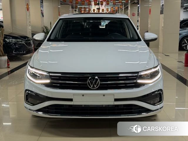 Volkswagen Bora 2023 Белый из Китая, фото 3