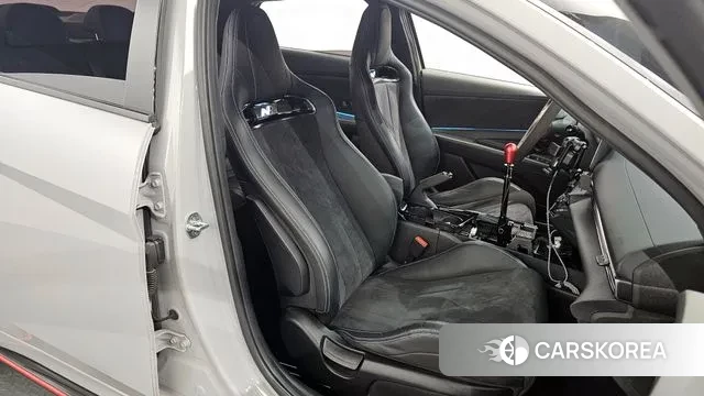 Hyundai Avante (CN7) 2021 Серебристо-серый из Кореи, фото 3