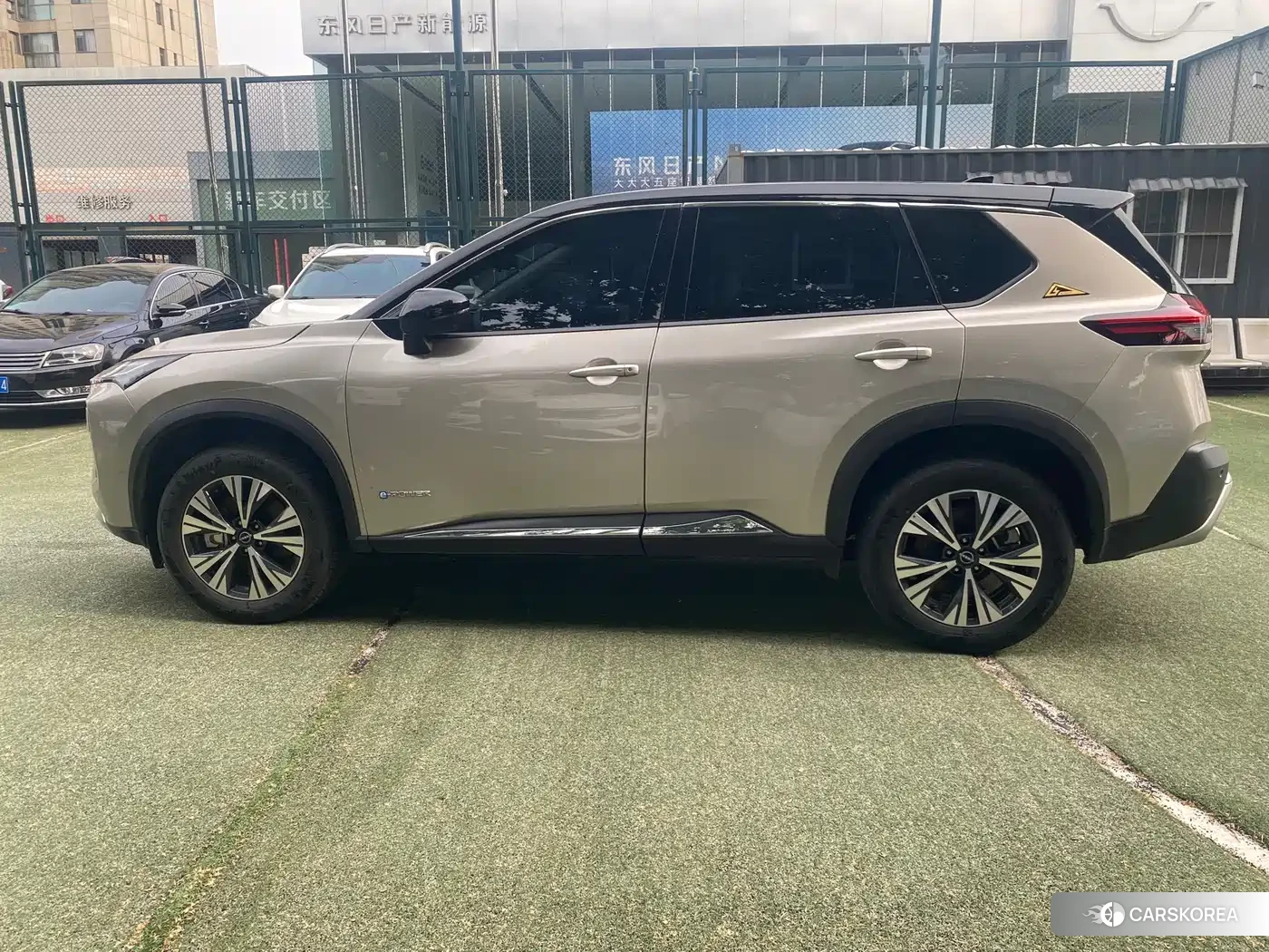 Nissan X-Trail 2023 Champagne/brown из Китая, фото 3