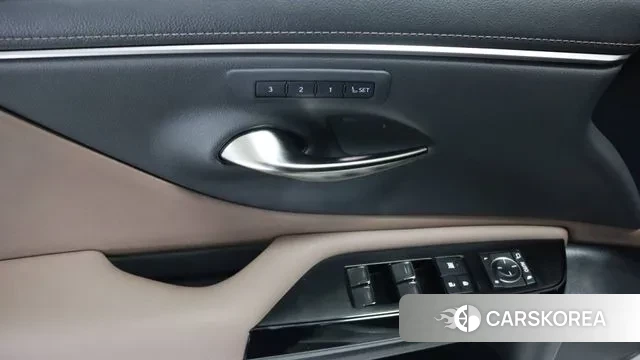 Lexus ES300h 7th generation 2024 Белый из Кореи, фото 3