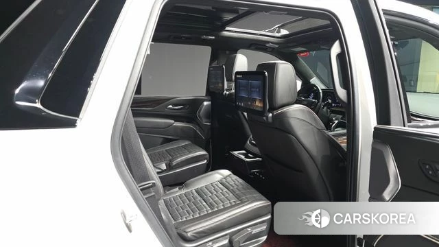 Cadillac Escalade 5th Generation 2022 Белый из Кореи, фото 3