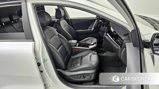 Kia Niro Plus 2022 Белый из Кореи, фото 3