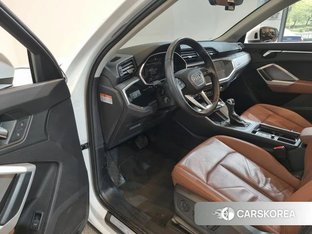 Audi Q3 (F3) 2023 Белый из Кореи, фото 3