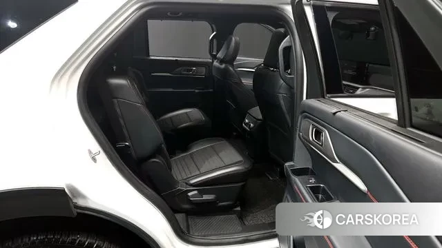 Ford Explorer 6th Generation 2025 Белый из Кореи, фото 3