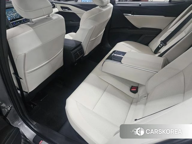 Toyota Camry (XV80) 2025 Серый из Кореи, фото 3