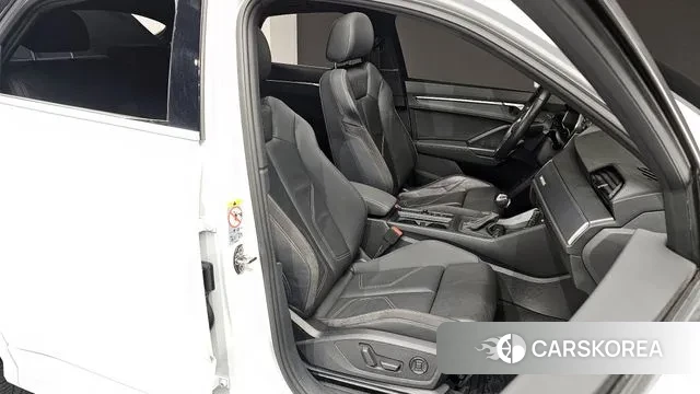 Audi Q3 (F3) 2020 Белый из Кореи, фото 3