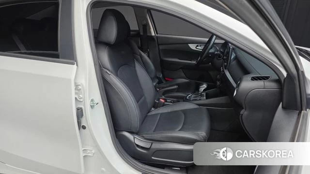 Kia The New K3 2nd generation 2022 Белый из Кореи, фото 3