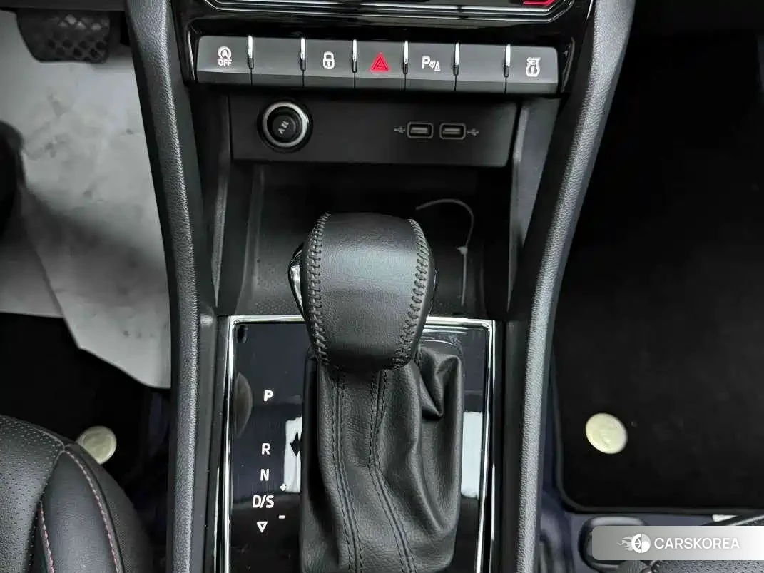 Skoda Krok 2023 Белый из Китая, фото 3