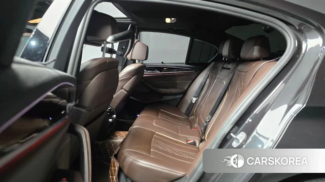 BMW 5 Series (G30) 2018 Серый из Кореи, фото 3