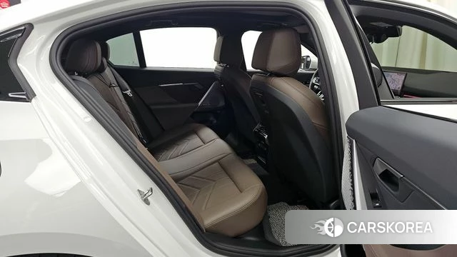BMW 5 Series (G60) 2024 Белый из Кореи, фото 3