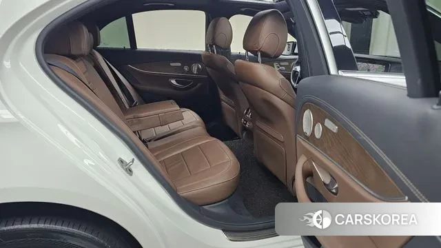 Mercedes-Benz E-Class W213 2021 Белый из Кореи, фото 3