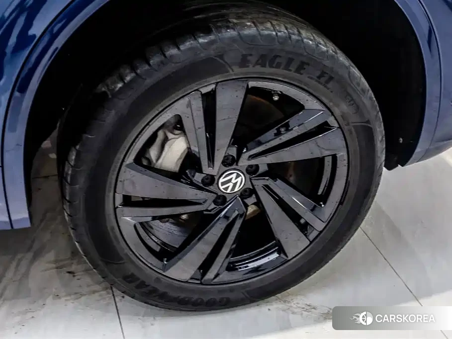 Volkswagen Touareg 2023 Синий из Китая, фото 3