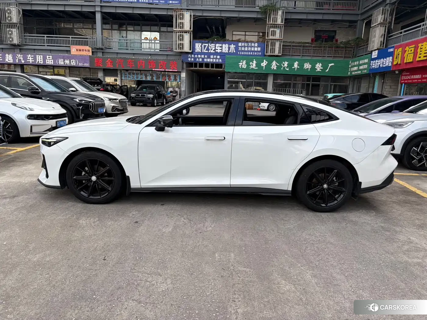 Chang'an UNI-V 2023 Белый из Китая, фото 3