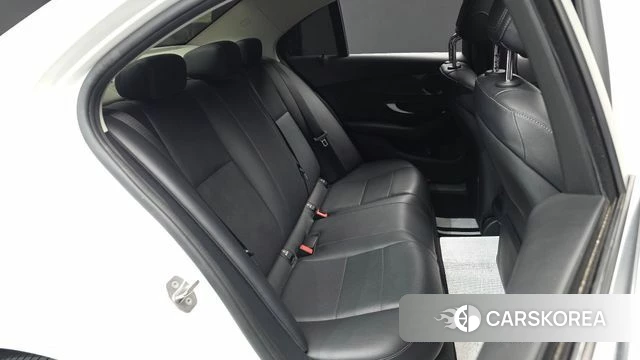 Mercedes-Benz C-Class W205 2018 Белый из Кореи, фото 3