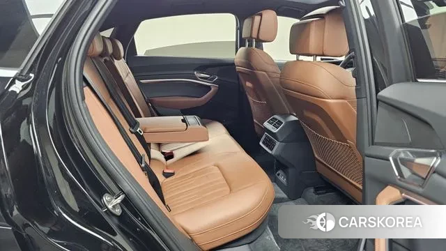 Audi e-Tron 2022 Черный из Кореи, фото 3